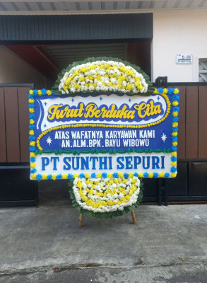 Papan Bunga Duka di Tanjakan Mekar